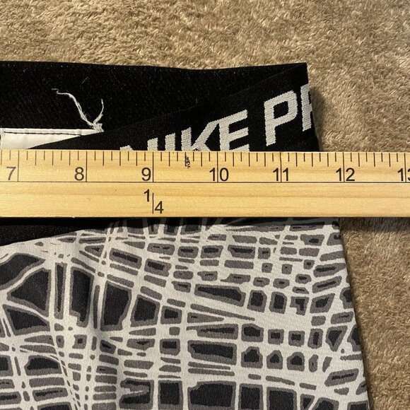 Nike Leggings Womens Small Pro Capri Active Workout Black White Design Mid Rise - Picture 6 of 9
